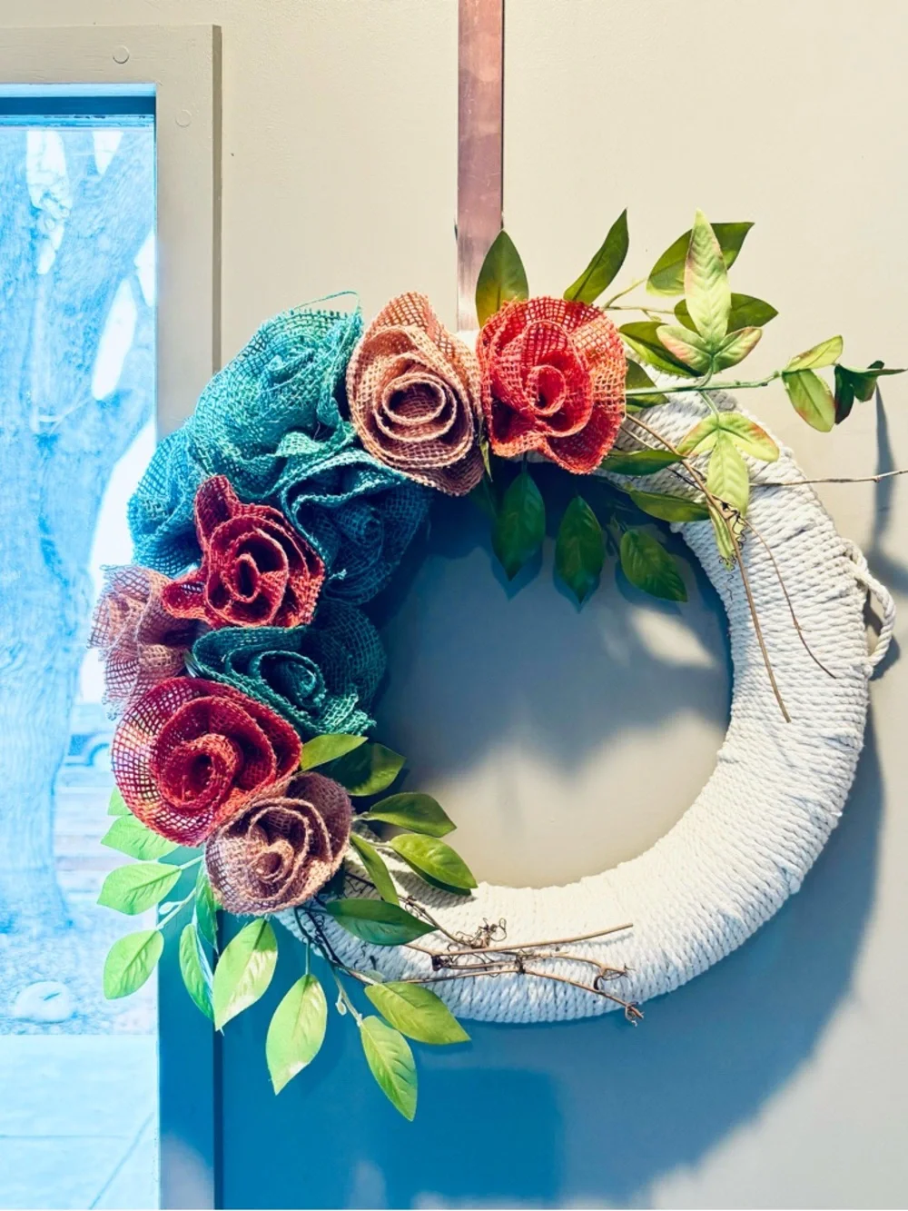 Wreath 14” Rope Wrapped w/Burlap Fliwers